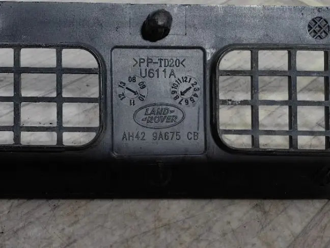 Решетка на впуск Land Rover Range Rover 3 L322 09+: фото #3