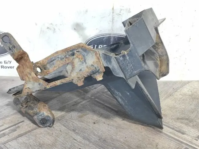 Кронштейн дефлектор радиатора Range Rover L322: фото #7