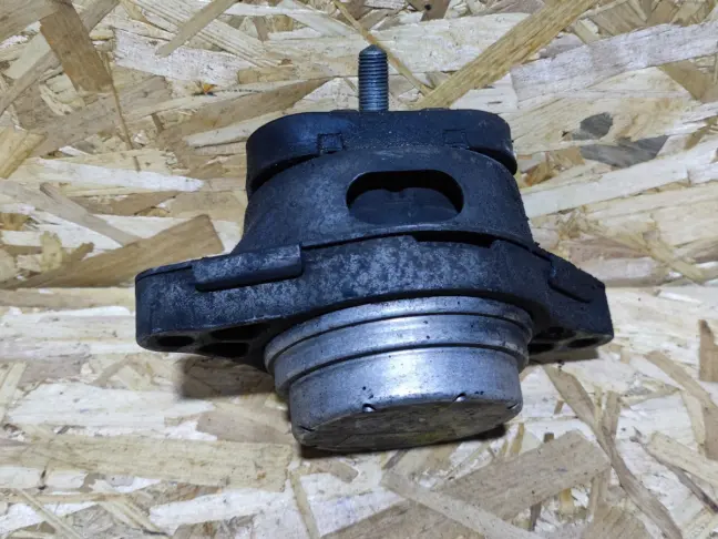 Опора подушка ДВС правая Range Rover 3 L322 5.0: фото #1