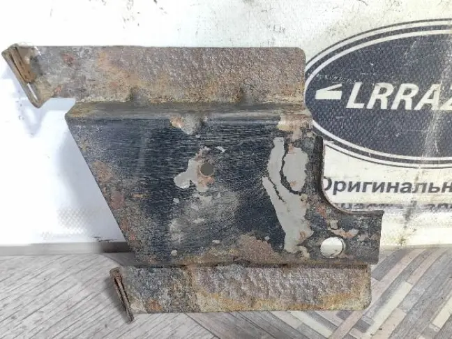 Кронштейн брызговиков R Range Rover 3 L322 05-12: фото #4