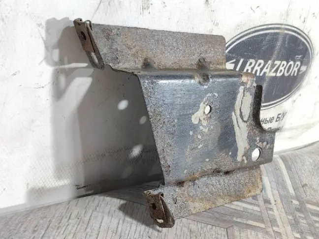 Кронштейн брызговиков R Range Rover 3 L322 05-12: фото #5