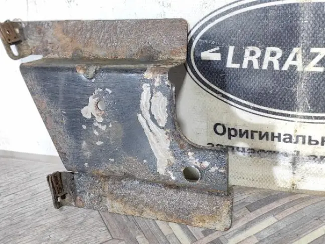 Кронштейн брызговиков R Range Rover 3 L322 05-12: фото #6