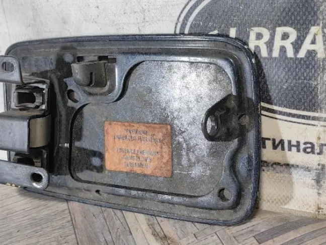 Лючок бензобака Range Rover 3 L322 2009-2012: фото #6