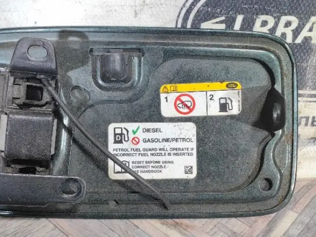 Лючок бензобака Range Rover 3 L322 2009-2012: фото #4