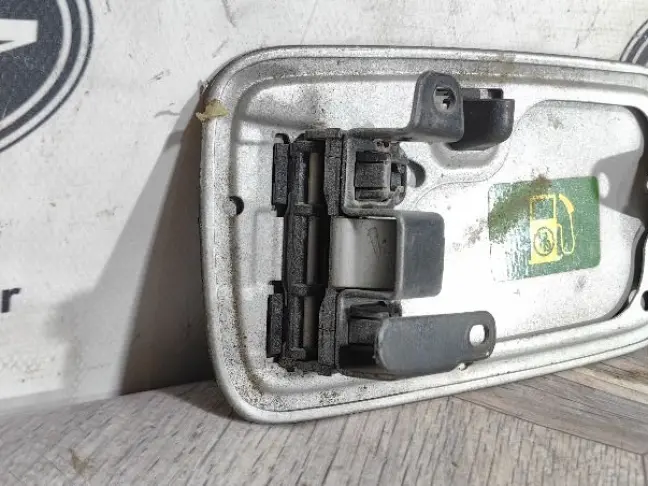 Лючок бензобака Range Rover 3 L322 2009-2012: фото #5