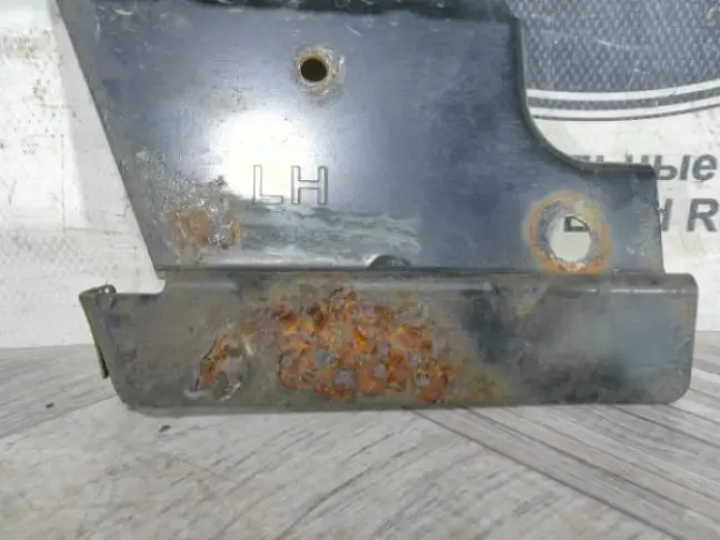 Кронштейн брызговиков Range Rover 3 L322 05-12: фото #3