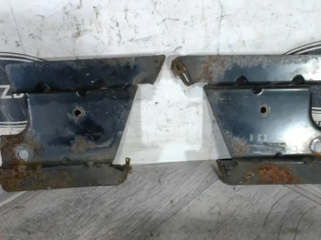 Кронштейн брызговиков Range Rover 3 L322 05-12: фото #1