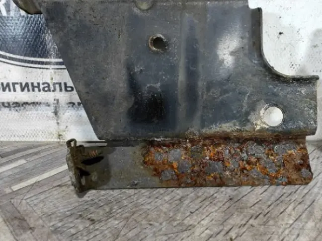 Кронштейн брызговиков Range Rover 3 L322 05-12: фото #5