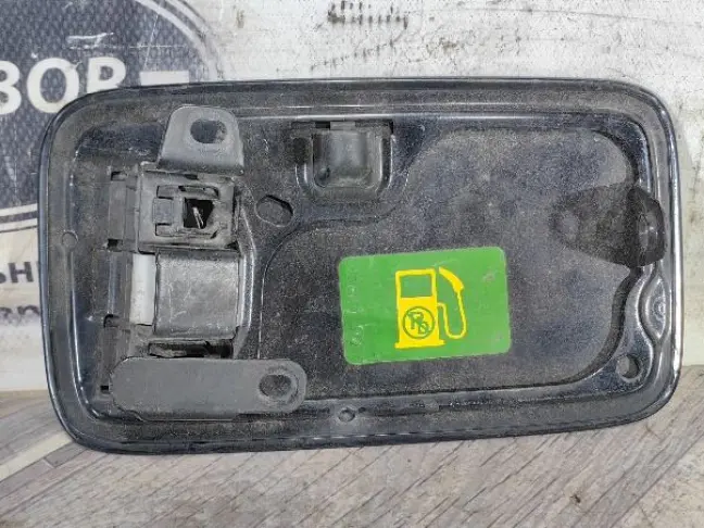 Лючок бензобака Range Rover 3 L322 2009-2012: фото #2