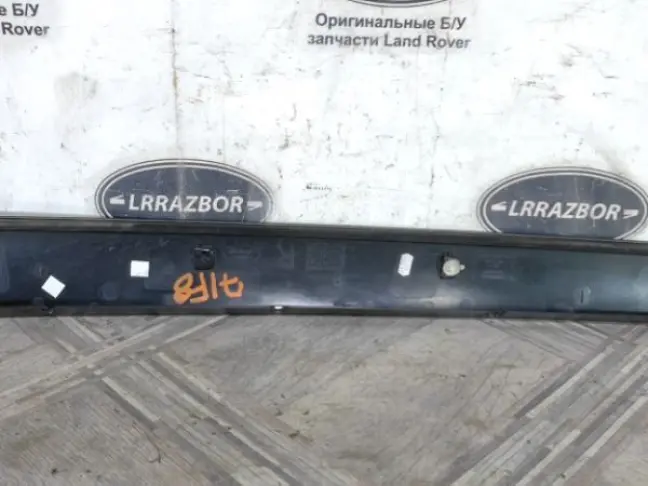 Молдинг стойки стекла правый Range Rover 3 L322: фото #4