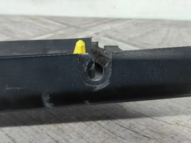 Молдинг стойки стекла правый Range Rover 3 L322: фото #7