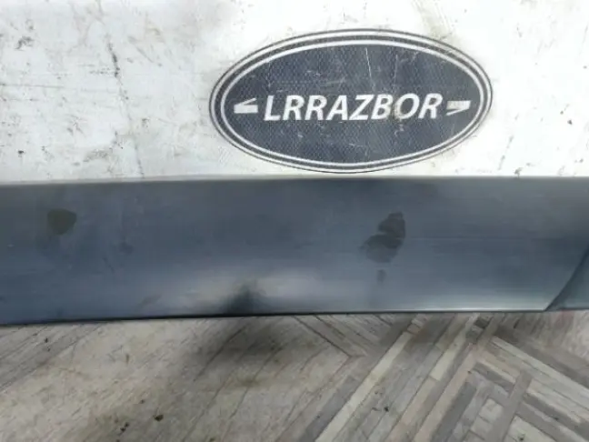 Молдинг стойки стекла правый Range Rover 3 L322: фото #4