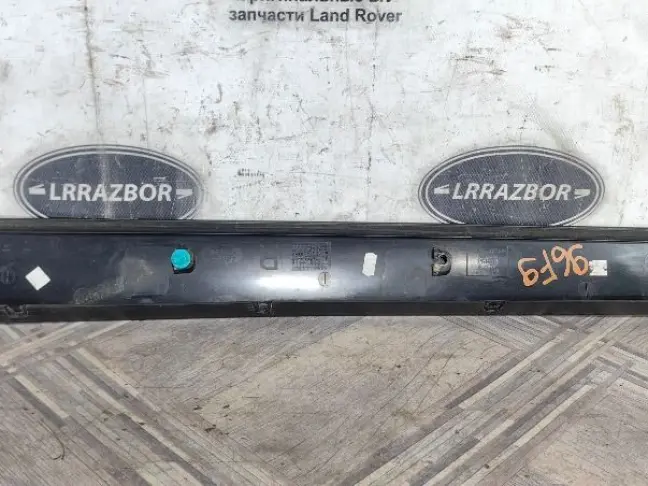 Молдинг стойки стекла правый Range Rover 3 L322: фото #4