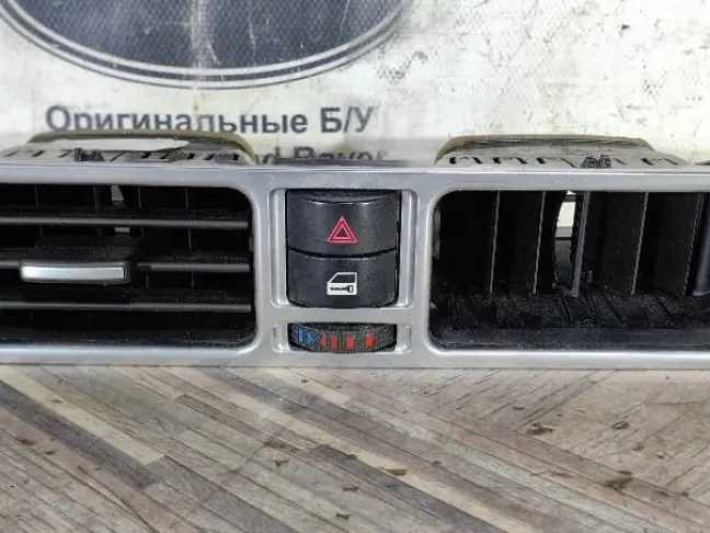 Дефлектор воздуховода центральный Range Rover L322: фото #1