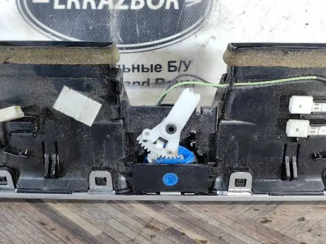 Дефлектор воздуховода центральный Range Rover L322: фото #7