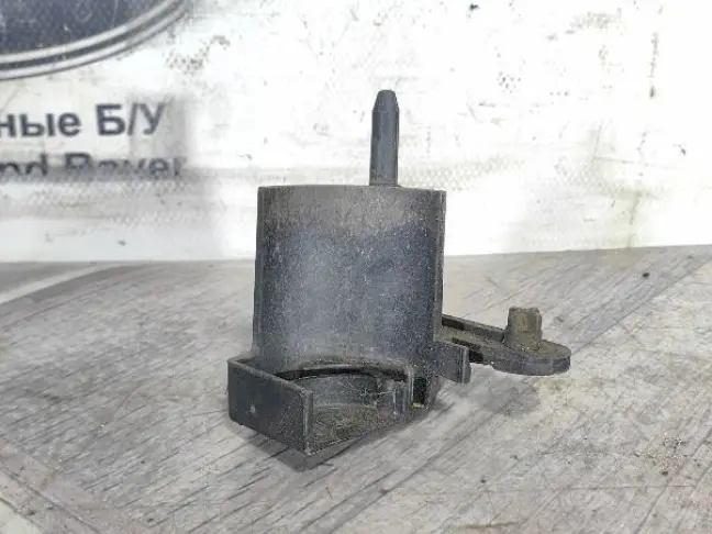 Кронштейн радиатора правый Range Rover 3 L322: фото #1