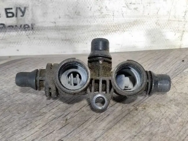 Термостат маленький Range Rover 3 4.4 L322 M62: фото #2