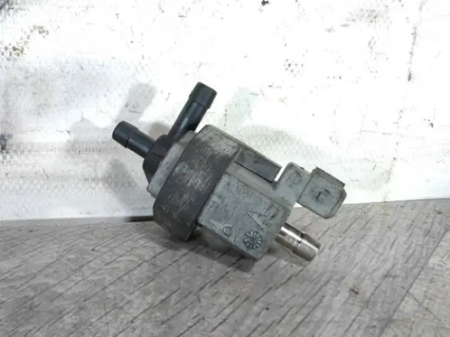 Клапан вакуумный Range Rover 3 L322 448DT: фото #1