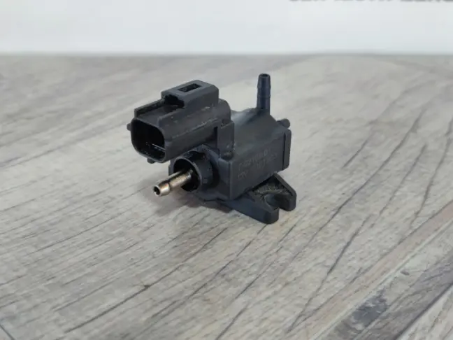 Клапан вакуумный Range Rover 3 L322 448DT: фото #3